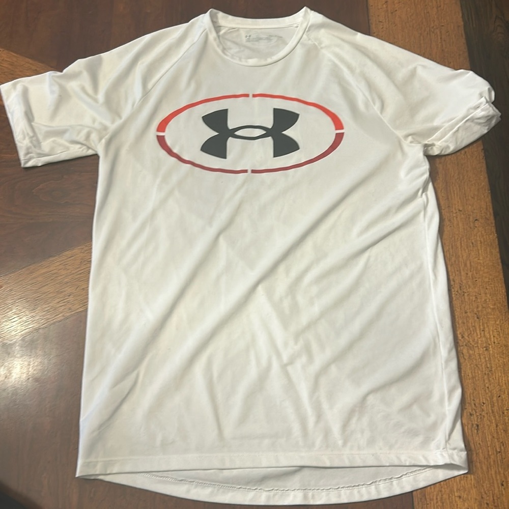 Men’s small Under Armour tee shirt